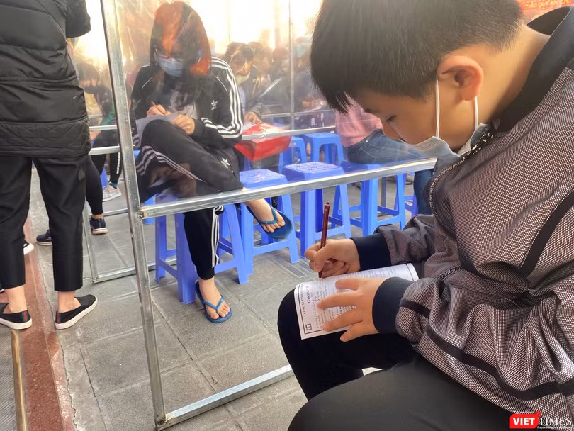 Cần phải thực hiện công tác khai báo y tế thì mới có thể mua vàng tại Bảo Tín Minh Châu Cần phải thực hiện công tác khai báo y tế thì mới có thể mua vàng tại Bảo Tín Minh Châu