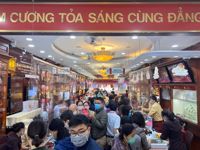 Toàn cảnh bên trong cửa hàng của Bảo Tín Minh Châu Toàn cảnh bên trong cửa hàng của Bảo Tín Minh Châu