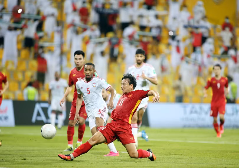 Cầu thủ Minh Vương ghi bàn vào lưới UAE tại vòng loại 2 World Cup 2022 (Ảnh: 24h.com.vn)