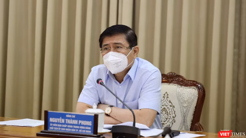 Ông Nguyễn Thành Phong - Chủ tịch UBND TP.HCM tại cuộc họp Ban Chỉ đạo phòng, chống dịch COVID-19 sáng 14/6 - Ảnh: TTBC
