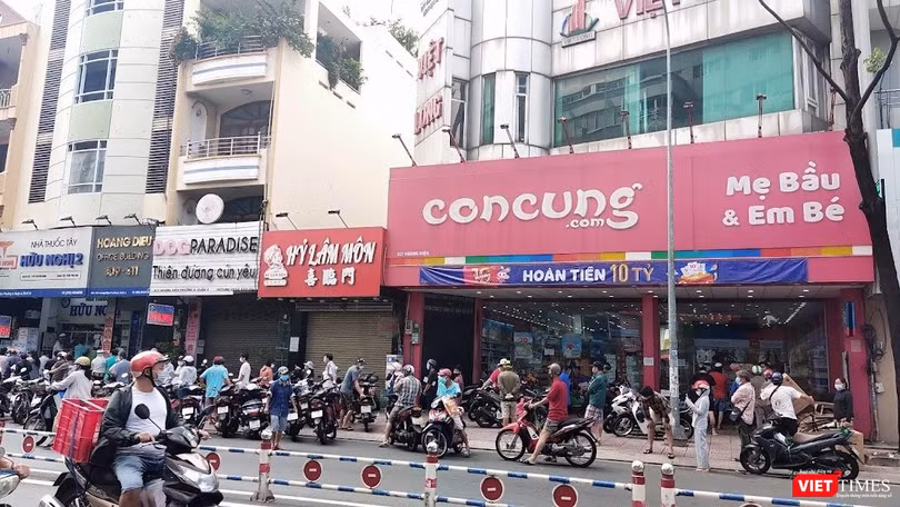 UBND TP.HCM vừa ký văn bản hướng dẫn chi tiết các nhóm đối tượng được phép lưu thông trên đường