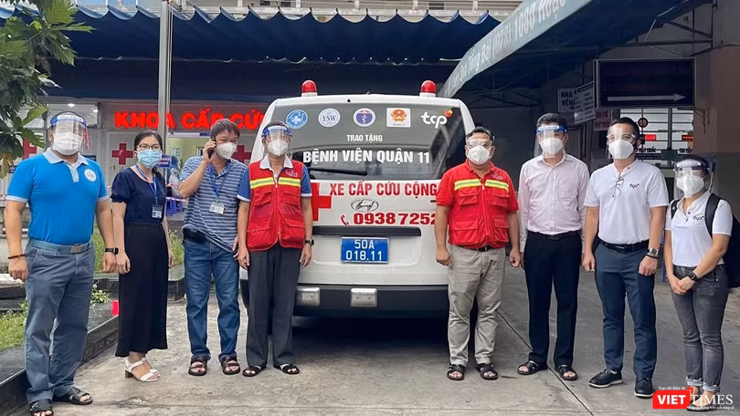 Xe cấp cứu cộng đồng được trao tặng cho tâm dịch TP.HCM 