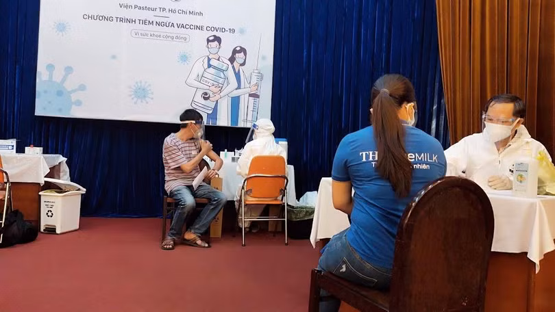 TP.HCM tiếp tục đẩy nhanh tiến độ tiêm vaccine cho các nhóm đối tượng khác nhau. Ảnh: Hoà Bình