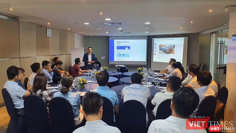 Các CEO tâm huyết với vấn đề chuyển đổi số đã bỏ hai ngày nghỉ đi nghe chương trình đào tạo Các CEO tâm huyết với vấn đề chuyển đổi số đã bỏ hai ngày nghỉ đi nghe chương trình đào tạo