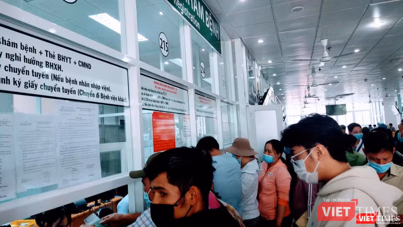 Bệnh nhân trông chờ vào chính sách BHYT thay đổi nhưng bệnh viện đối mặt nhiều nguy cơ (Ảnh: Hoà Bình) Bệnh nhân trông chờ vào chính sách BHYT thay đổi nhưng bệnh viện đối mặt nhiều nguy cơ (Ảnh: Hoà Bình)