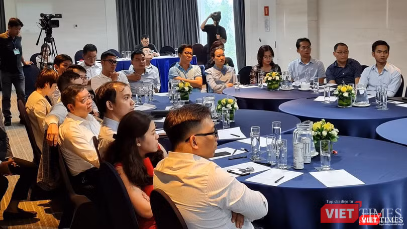 Các CEO đồng thuận cho rằng đại dịch COVID-19 là cơ hội để doanh nghiệp phải nhìn lại hành trình và tích cực chuyển đổi số Các CEO đồng thuận cho rằng đại dịch COVID-19 là cơ hội để doanh nghiệp phải nhìn lại hành trình và tích cực chuyển đổi số