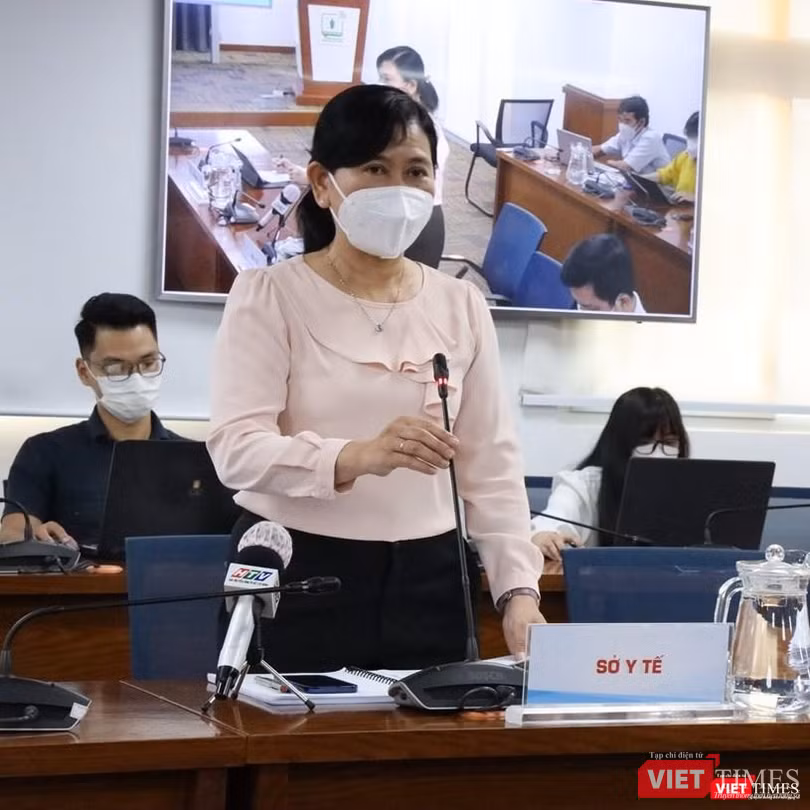 Chánh văn phòng Sở Y tế Nguyễn Thị Huỳnh Mai cho hay, TP.HCM hiện còn hơn 7.000 liều thuốc kháng virus đáp ứng đối tượng đủ điều kiện sử dụng. Ảnh: Thiện Hợp Chánh văn phòng Sở Y tế Nguyễn Thị Huỳnh Mai cho hay, TP.HCM hiện còn hơn 7.000 liều thuốc kháng virus đáp ứng đối tượng đủ điều kiện sử dụng. Ảnh: Thiện Hợp