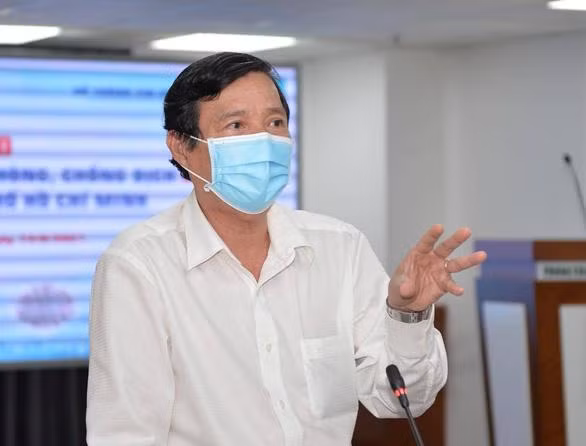 Bác sĩ Nguyễn Hữu Hưng - Phó giám đốc Sở Y tế TP.HCM trao đổi về tình hình dịch bệnh (Ảnh: Tự Trung) Bác sĩ Nguyễn Hữu Hưng - Phó giám đốc Sở Y tế TP.HCM trao đổi về tình hình dịch bệnh (Ảnh: Tự Trung)