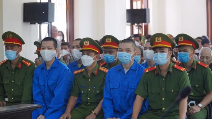 Các bị cáo tại phiên tòa xét xử. Ảnh- Báo Pháp luật TP.HCM Các bị cáo tại phiên tòa xét xử. Ảnh- Báo Pháp luật TP.HCM