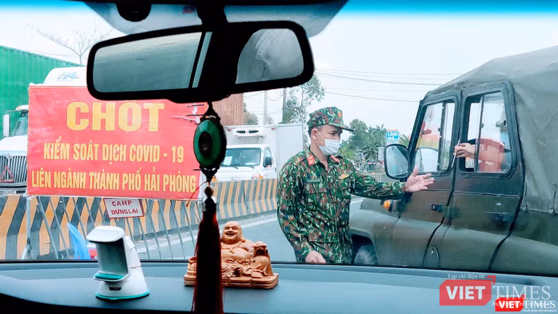 Yêu cầu kiểm tra tờ khai y tế được thực hiện gắt gao tại chốt kiểm dịch vào TP Hải Phòng (Ảnh: Hoà Bình) Yêu cầu kiểm tra tờ khai y tế được thực hiện gắt gao tại chốt kiểm dịch vào TP Hải Phòng (Ảnh: Hoà Bình)