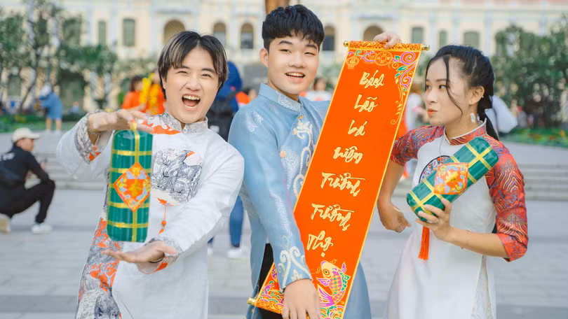 Các nghệ sĩ gửi lời chúc xuân Tân Sửu, mong mọi người bình an (Ảnh: MCV)