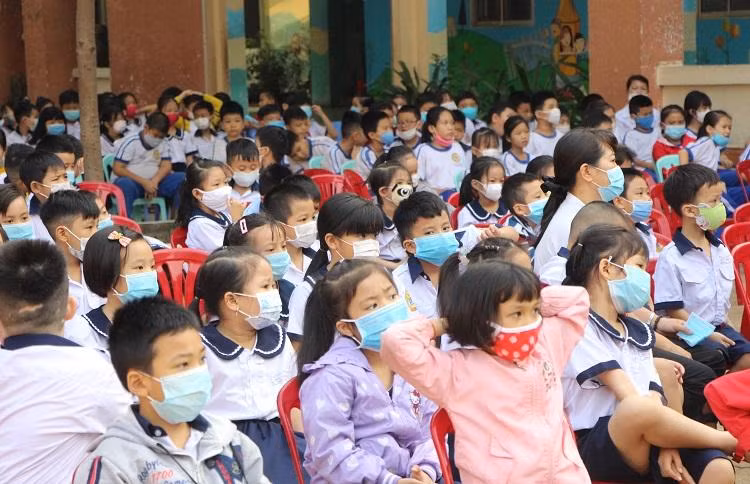 Học sinh, sinh viên trên địa bàn TP.HCM được nghỉ học tập trung, chuyển sang học trực tuyến đến hết ngày 28/2 (Ảnh: Hoàng Tuyết)