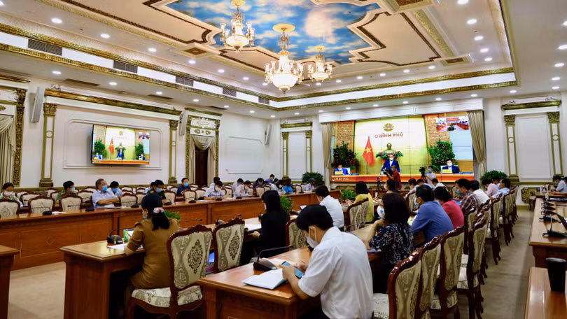 Thủ tướng Nguyễn Xuân Phúc điều hành phiên họp Chính phủ về phòng, chống COVID-19 sáng 24/2 (Ảnh: Huyền Mai)