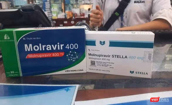 Thuốc kháng virus Molnupiravir được bán tại nhiều hiệu thuốc khu vực TP.HCM và Hà Nội nhưng người dân bắt buộc phải có bác sĩ kê đơn mới được mua 