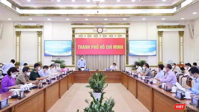 Toàn cảnh phiên họp tại UBND TP.HCM chiều 4/3. Ảnh: Linh Nhi