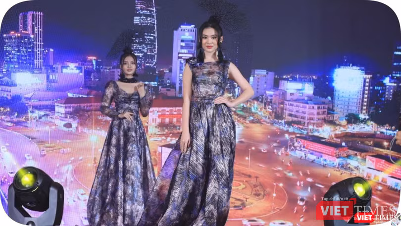 BST “Nhiễm” của NTK Việt Hùng như một lời nhắn gửi tới mọi người thông điệp hãy yêu và bảo vệ môi trường