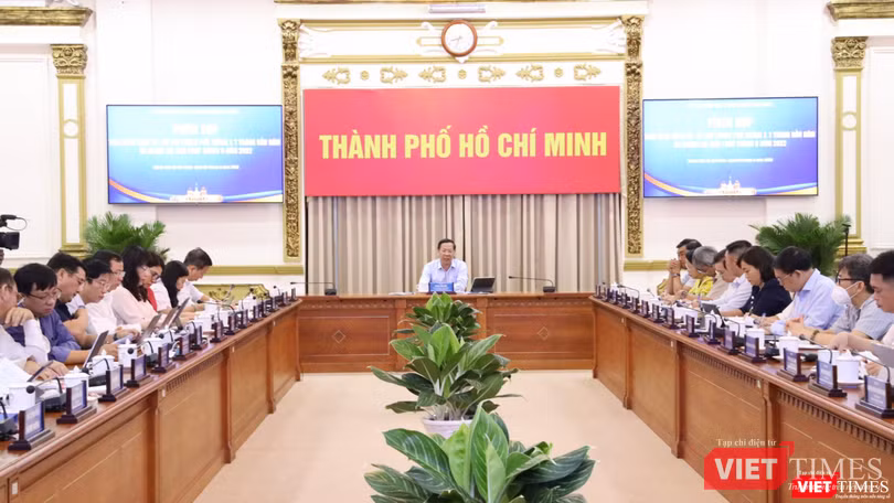 Chủ tịch UBND TP.HCM Phan Văn Mãi chỉ đạo điều hành tại cuộc họp sáng 4/8