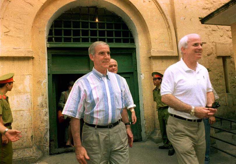 Thuong nghi si John McCain qua doi hinh anh 4