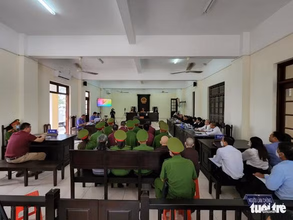 Toàn cảnh phiên tòa. Ảnh: Tuổi trẻ Toàn cảnh phiên tòa. Ảnh: Tuổi trẻ