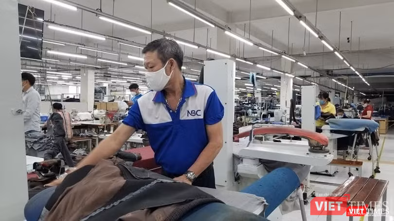Các công ty đã hoàn thành chuẩn bị “ba tại chỗ”, người lao động tình nguyện ở lại vừa sản xuất vừa chống dịch