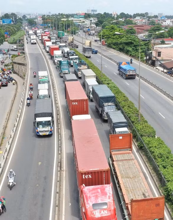 Dự án đường vành đai 3 TP.HCM hoàn thành sẽ giảm tải cho các tuyến cao tốc, quốc lộ trên địa bàn thành phố - Ảnh: Tuổi trẻ Dự án đường vành đai 3 TP.HCM hoàn thành sẽ giảm tải cho các tuyến cao tốc, quốc lộ trên địa bàn thành phố - Ảnh: Tuổi trẻ