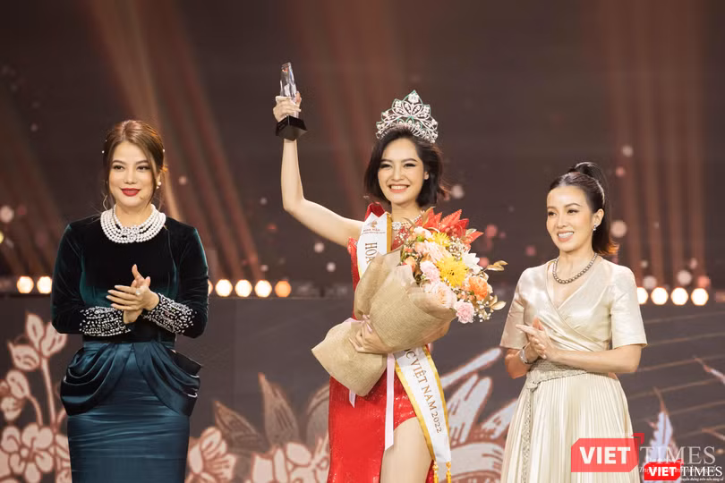 Tân hoa hậu đã chiến thắng thuyết phục Tân hoa hậu đã chiến thắng thuyết phục