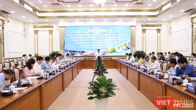 Toàn cảnh hội nghị đánh giá tình hình phát triển kinh tế - xã hội vùng Đông Nam Bộ sáng 12/7.
