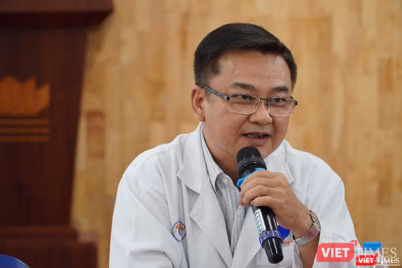 TS.BS Lê Quốc Hùng, Trưởng Khoa Bệnh Nhiệt đới, Bệnh viện Chợ Rẫy TS.BS Lê Quốc Hùng, Trưởng Khoa Bệnh Nhiệt đới, Bệnh viện Chợ Rẫy