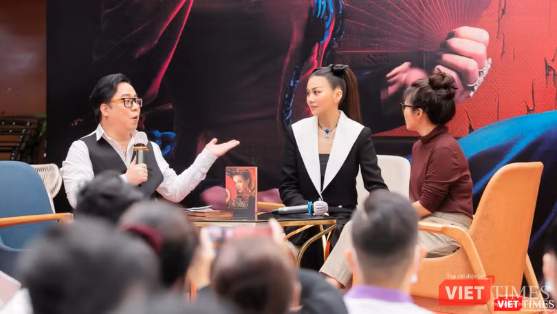 Thanh Hằng giao lưu với độc giả tại Đường sách TP.HCM Thanh Hằng giao lưu với độc giả tại Đường sách TP.HCM