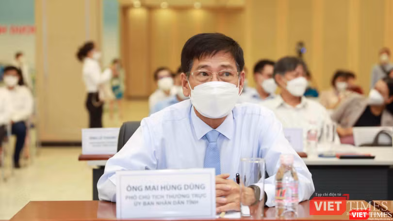 Ông Mai Hùng Dũng - Phó Chủ tịch thường trực UBND tỉnh Bình Dương dự hội nghị