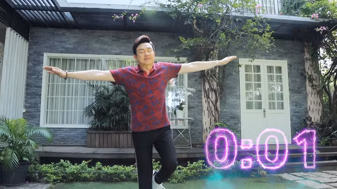 Nghệ sĩ Chí Tài trong video về thử thách đứng thăng bằng trên một chân (Ảnh cắt từ clip) Nghệ sĩ Chí Tài trong video về thử thách đứng thăng bằng trên một chân (Ảnh cắt từ clip)