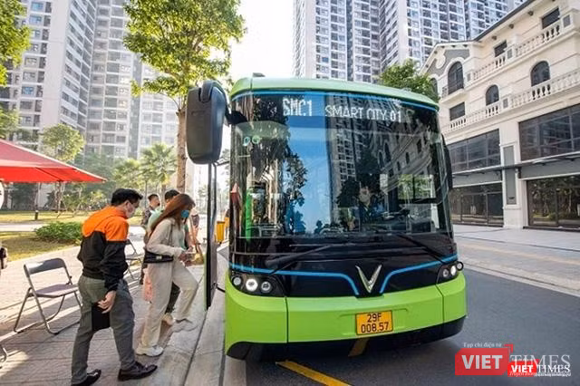 Xe bus điện đi Smart City được người dân Hà Nội hào hứng sử dụng. Ảnh: VG