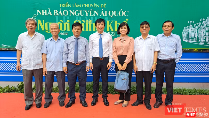 Phó Chủ tịch Hội Nhà báo Việt Nam, Chủ tịch Hội Nhà báo TP.HCM Trần Trọng Dũng và các cán bộ Bảo tàng Báo chí Việt Nam Phó Chủ tịch Hội Nhà báo Việt Nam, Chủ tịch Hội Nhà báo TP.HCM Trần Trọng Dũng và các cán bộ Bảo tàng Báo chí Việt Nam