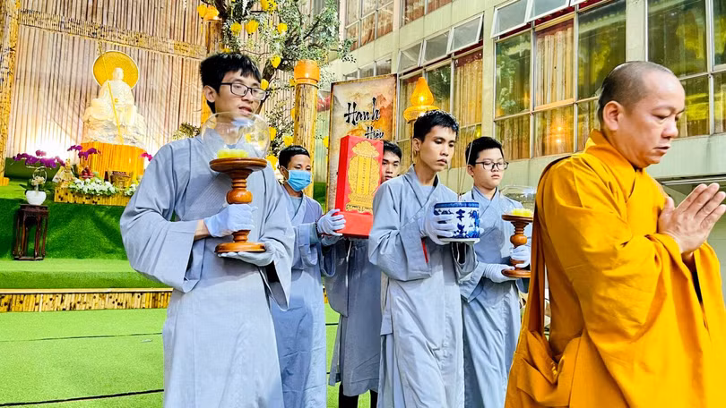 Tại Việt Nam Quốc Tự đã tổ chức đại lễ tưởng niệm đồng bào tử vong do COVID-19.