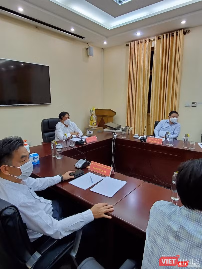 Buổi họp khẩn đột xuất với TP.HCM và Bình Dương vì hai ca nghi nhiễm mới Buổi họp khẩn đột xuất với TP.HCM và Bình Dương vì hai ca nghi nhiễm mới