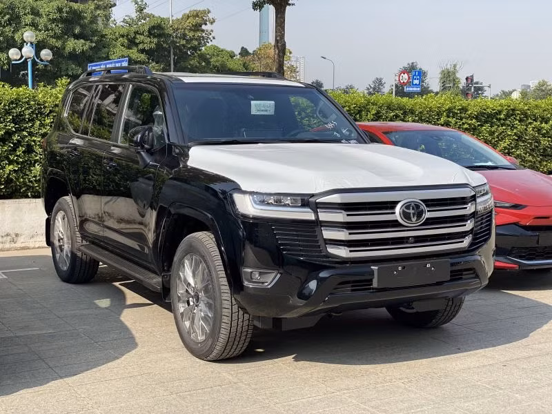 Toyota_Land_Cruiser_LC300_DEN_20.jpg