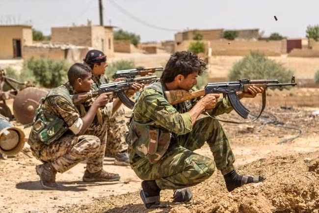 Nga vừa lệnh lui binh Syria, Mỹ “hà hơi tiếp sức” đối lập ảnh 1