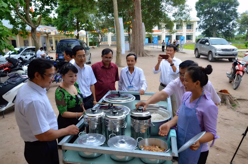 Ngày mở bếp "Cơm có thịt" đầu tiên trên Tây Nguyên tại trường TH Kim Đồng Ngày mở bếp "Cơm có thịt" đầu tiên trên Tây Nguyên tại trường TH Kim Đồng