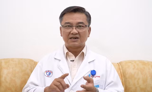 BS. Lê Quốc Hùng - Trưởng khoa Bệnh Nhiệt đới, BV Chợ Rẫy. Ảnh: HB 