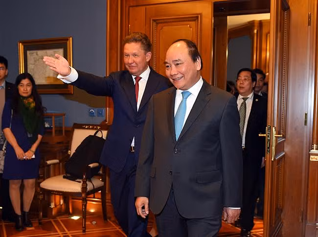 Thủ tướng Chính phủ Nguyễn Xuân Phúc đến thăm Tập đoàn dầu khí Gazprom.