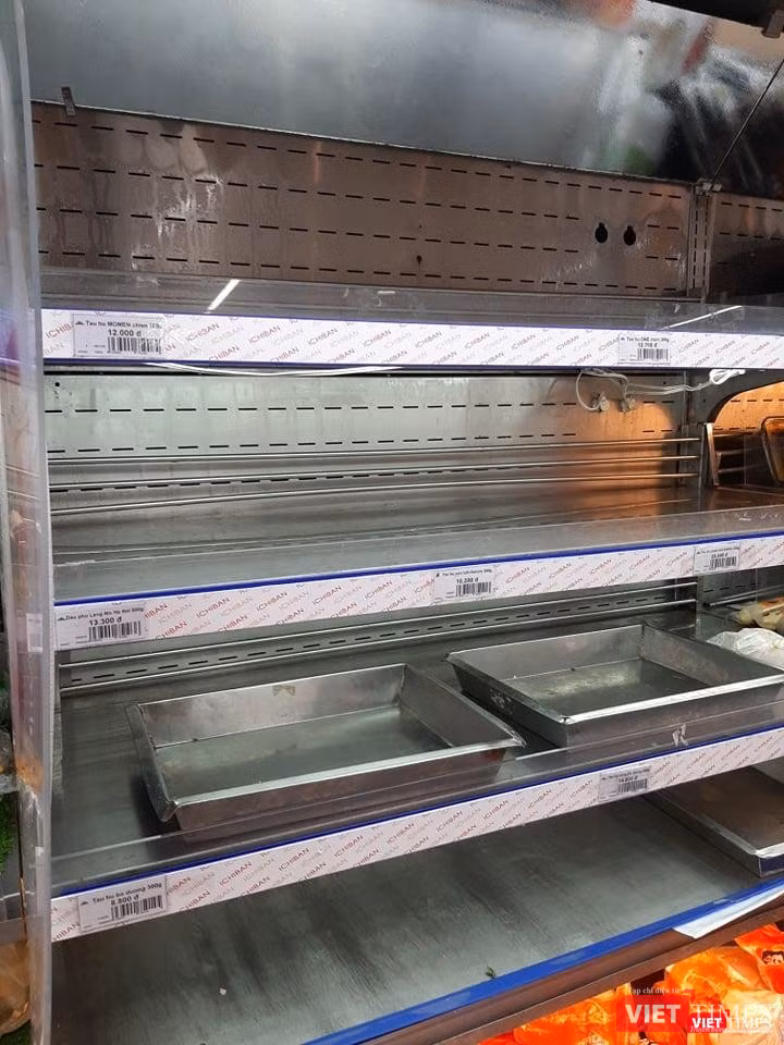 Nhưng khi vào đến nơi, nhiều quầy không còn gì