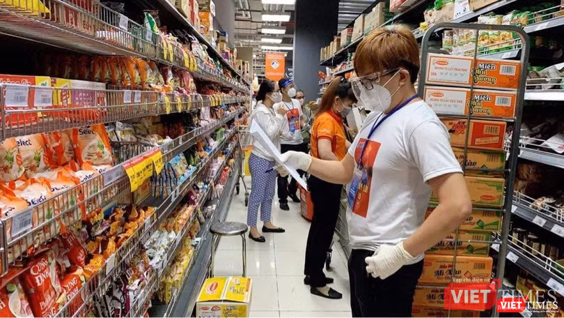 Quầy đồ khô nguồn cung dồi dào tại một siêu thị Co.opmart - Ảnh Hoà Bình Quầy đồ khô nguồn cung dồi dào tại một siêu thị Co.opmart - Ảnh Hoà Bình