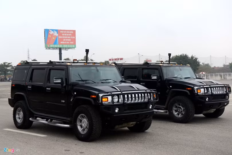 Xe bọc thép Hummer H2 trang bị trung liên PKM 7,62mm được lực lượng công an sử dụng trong các nhiệm vụ đặc biệt như tại Đại hội Đảng lần này.