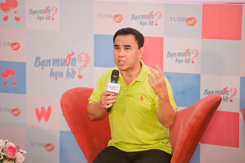 MC Quyền Linh xúc động rơi nước mắt trong họp báo về "Bạn muốn hẹn hò?" 