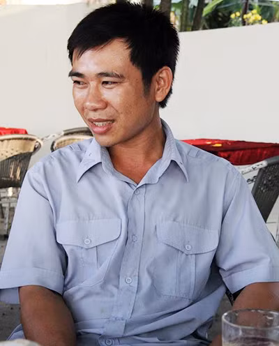 Anh Phạm Tiến Dũng kể lại thời khắc dừng đoàn tàu chở hàngkịp lúc. Ảnh:S.C Anh Phạm Tiến Dũng kể lại thời khắc dừng đoàn tàu chở hàngkịp lúc. Ảnh:S.C