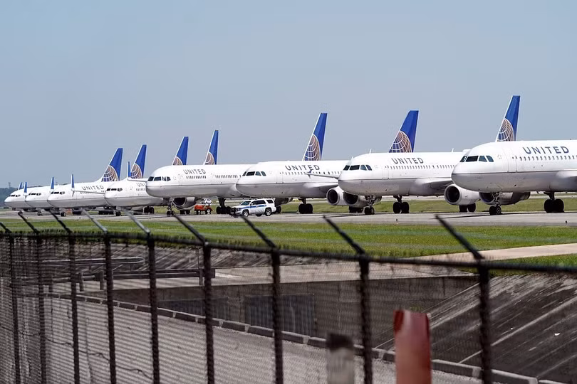Máy bayUnited Airlines đỗ tại George Bush Intercontinental Airport ở Houston ngày 25/3. Ảnh: AP Máy bayUnited Airlines đỗ tại George Bush Intercontinental Airport ở Houston ngày 25/3. Ảnh: AP