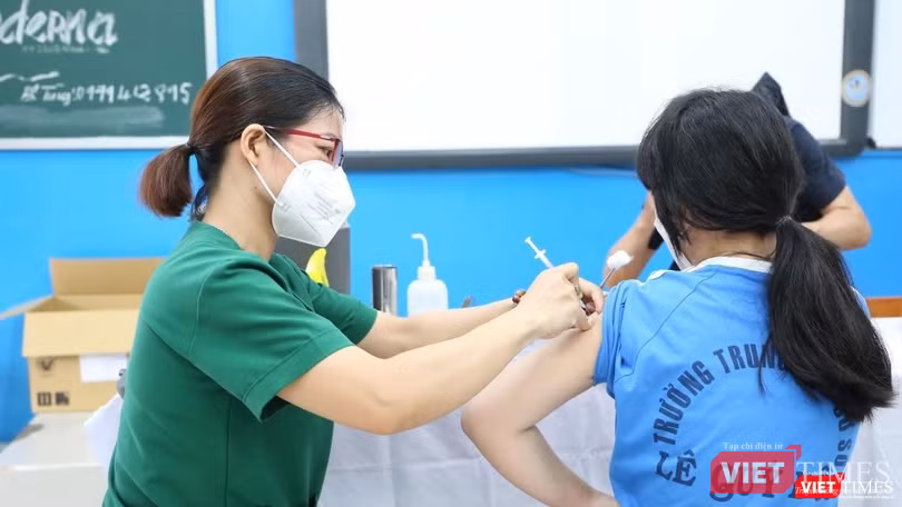 Công tác tổ chức tiêm chủng cho trẻ dưới 12 tuổi diễn ra trật tự, đảm bảo an toàn tiêm chủng và an toàn phòng chống COVID-19 Công tác tổ chức tiêm chủng cho trẻ dưới 12 tuổi diễn ra trật tự, đảm bảo an toàn tiêm chủng và an toàn phòng chống COVID-19