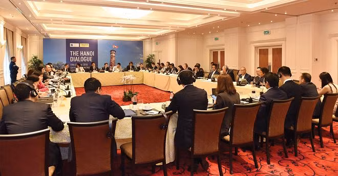 Các nhà đầu tư quốc tế cho rằng, doanh nghiệp trên sàn niêm yết Việt Nam cần cải thiện sự minh bạch và chất lượng quản trị, còn nhà quản lý cần mở rộng không gian đầu tư cho khối ngoại.