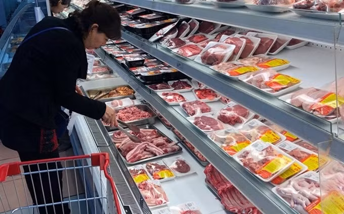 Thủ tướng yêu cầu sớm giảm giá thịt lợn.