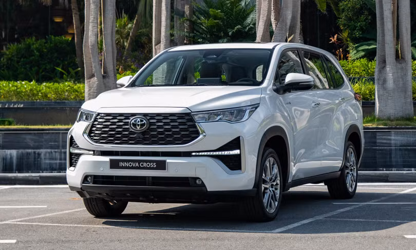 toyota innova ..jpg